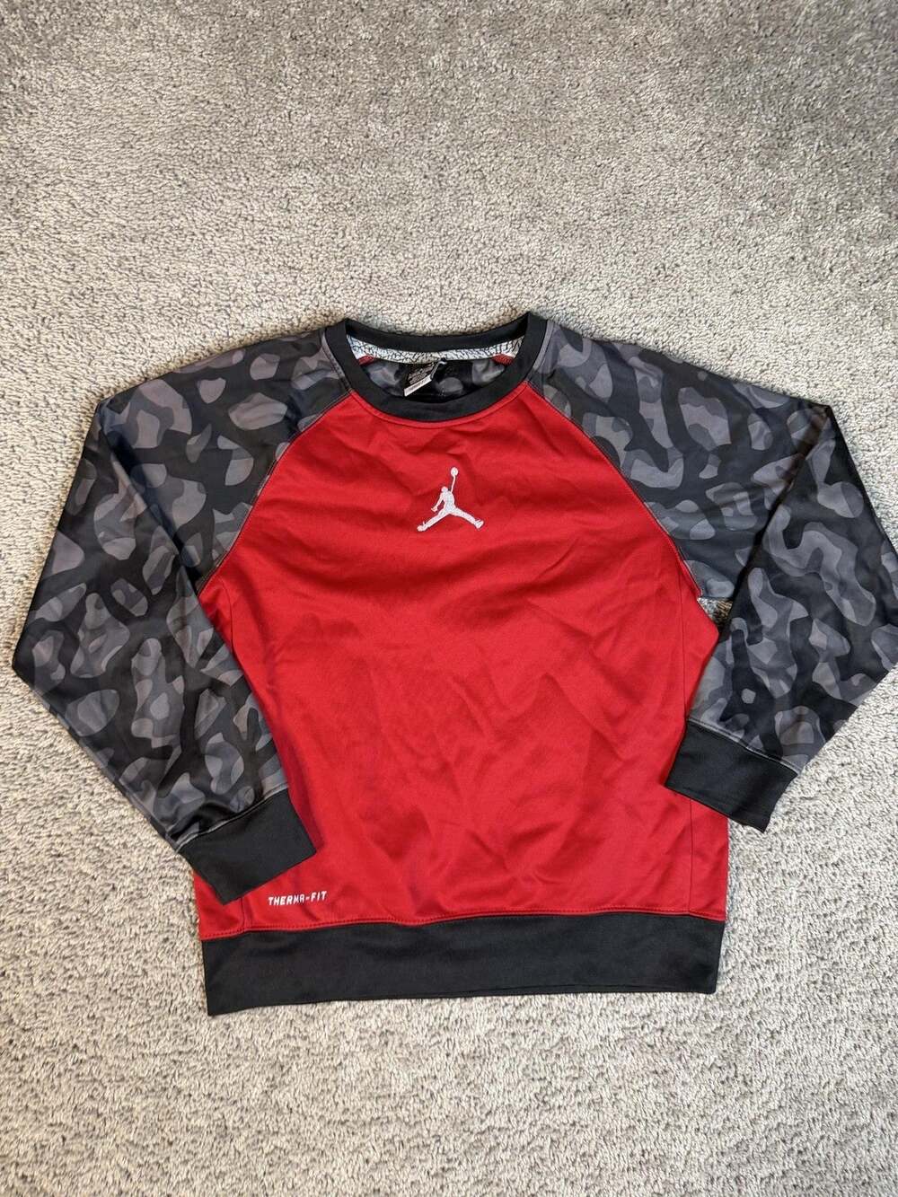 Jordan Sweatshirt Boys Large Red Gray Therma-Fit Camo Sleeves Crewneck